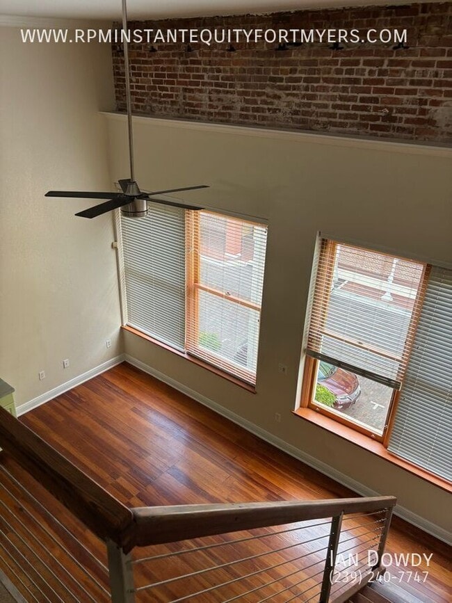 Primary Photo - 2260 First St-211