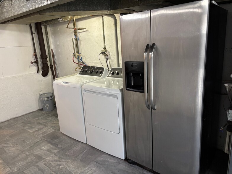 Building Photo - 6736 N Kimball Ave