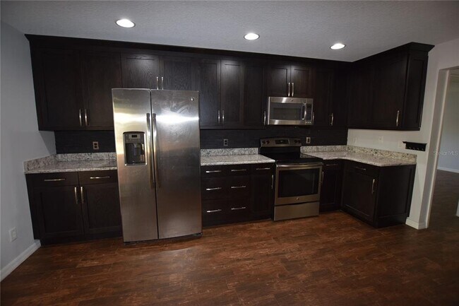 Building Photo - 1328 Karok St