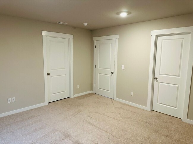 Building Photo - Newer 3-Story 3 Bedroom DR Horton Home in Lake Stickney/Everett - SHORT TERM LEASE OFFER