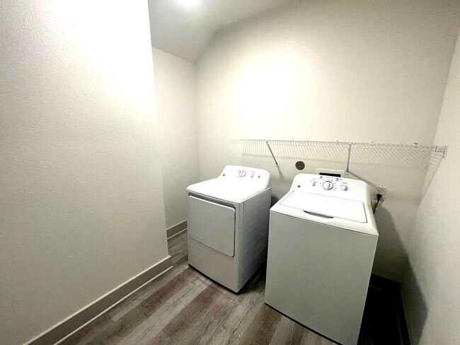 Building Photo - 2601 N Austin Ave