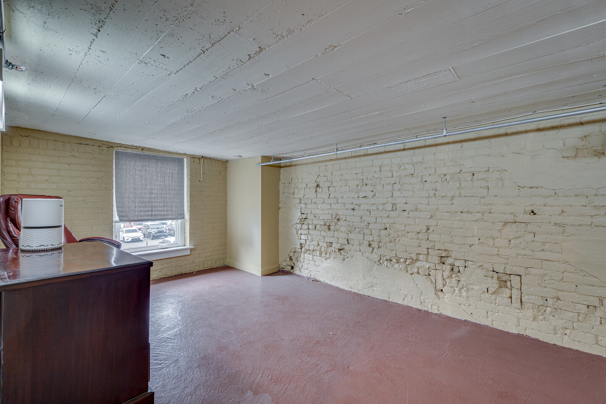 Bedroom/office space - 223 S Grand