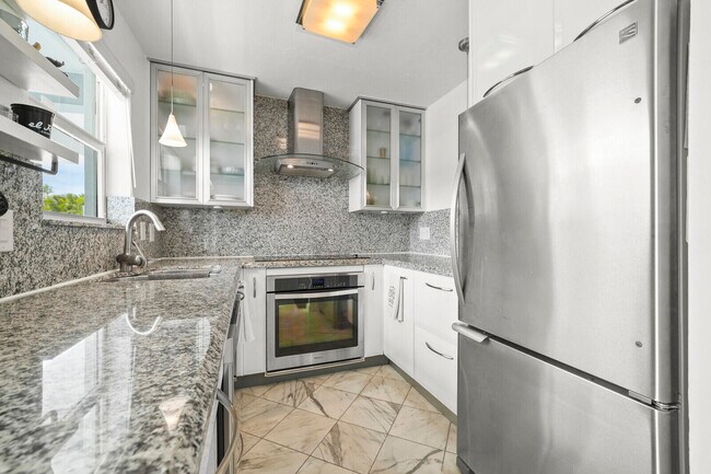 Building Photo - 1444 SE 15th Ct