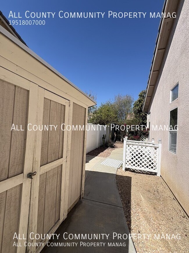 Building Photo - 39862 De Vendome Ct