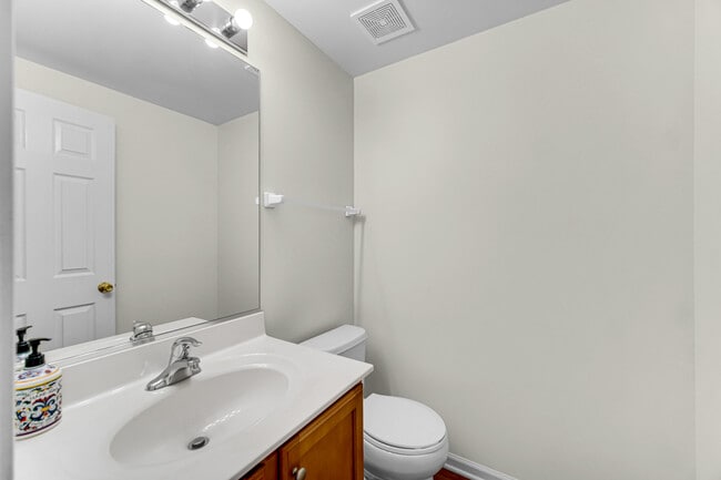 Building Photo - 1114 N Claremont Dr