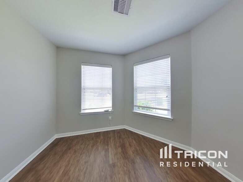 Building Photo - 2417 Regatta Ln