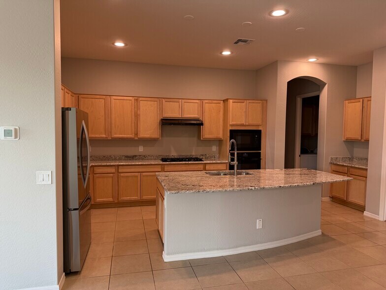 Building Photo - 2856 W Kanab Dr