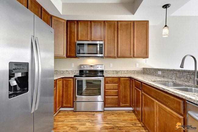 Building Photo - Beautiful 3-Bedroom Half Duplex in Eagle R...