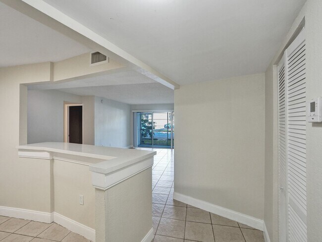 Building Photo - Renovated & Updated 2 Bed/2 Bath Condo with Patio – Prime Springcrest Location!