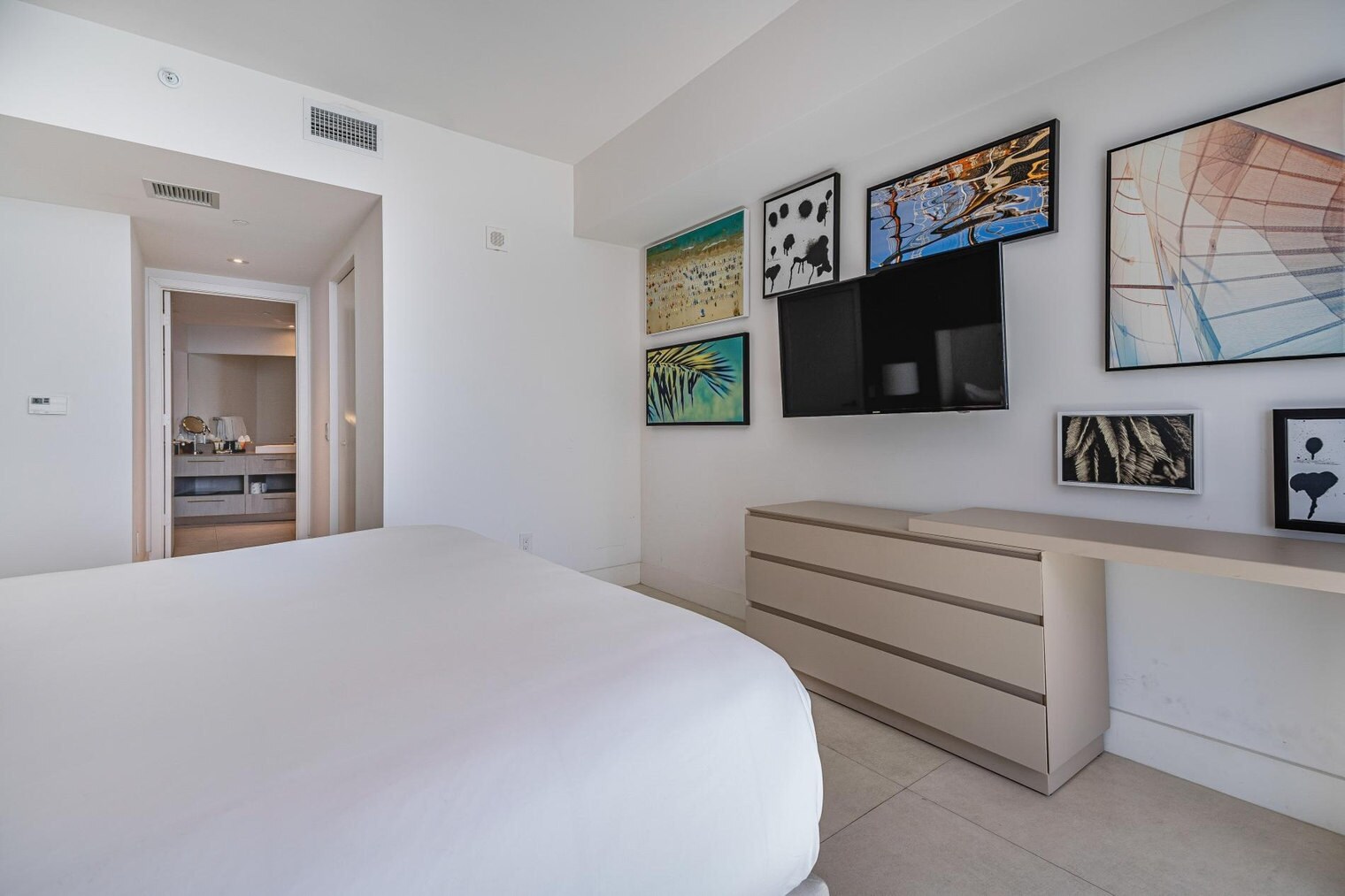 Building Photo - 4011 S Ocean Dr