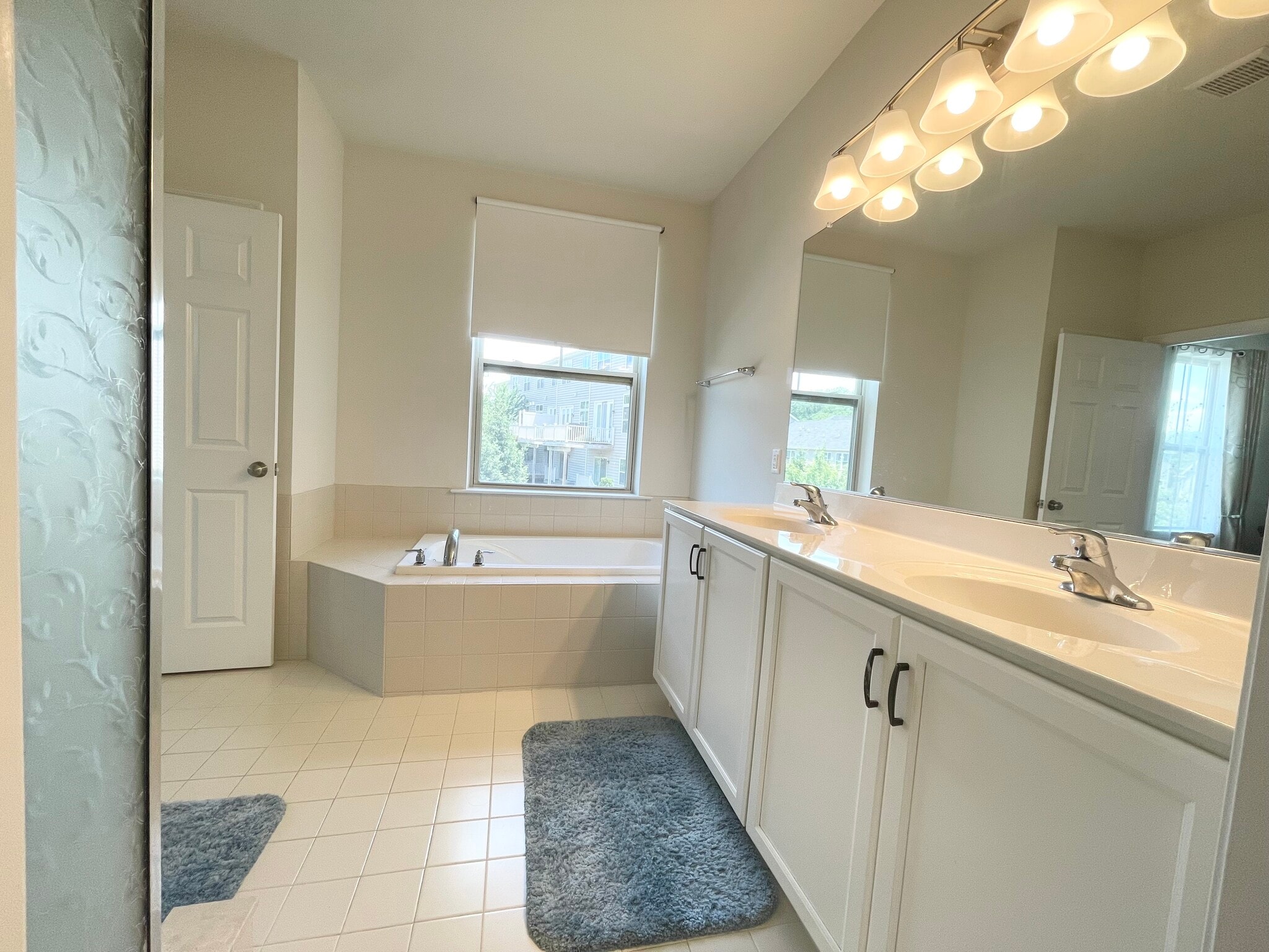 Building Photo - 332 Redbud Ln