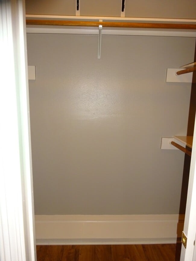 Building Photo - 2420 Stone Hollow Dr