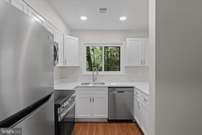 Building Photo - 2208 Cartwright Pl