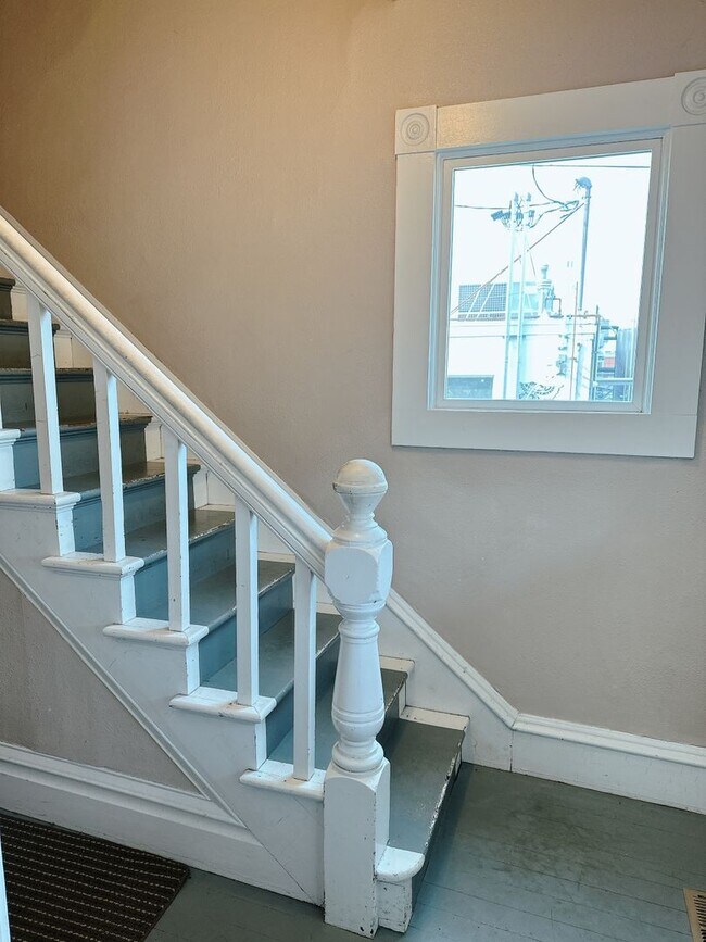 Building Photo - PRELEASE: 4bd/2ba next to Aslan Brewing Downtown