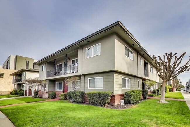 Building Photo - 1549 San Carlos Ave