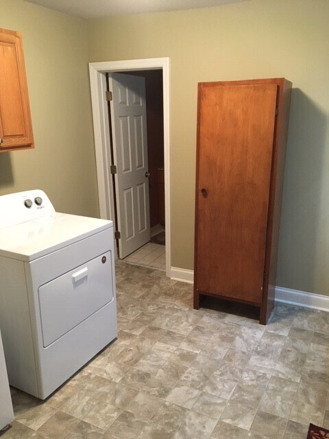Laundry/Mud Room - 2814 Sarah St