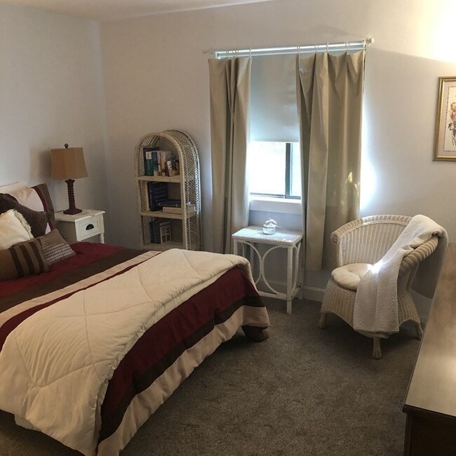 Building Photo - 685 Oak St