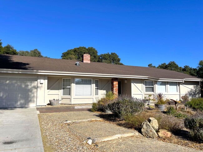 Primary Photo - Beautiful Mesa Oaks Home