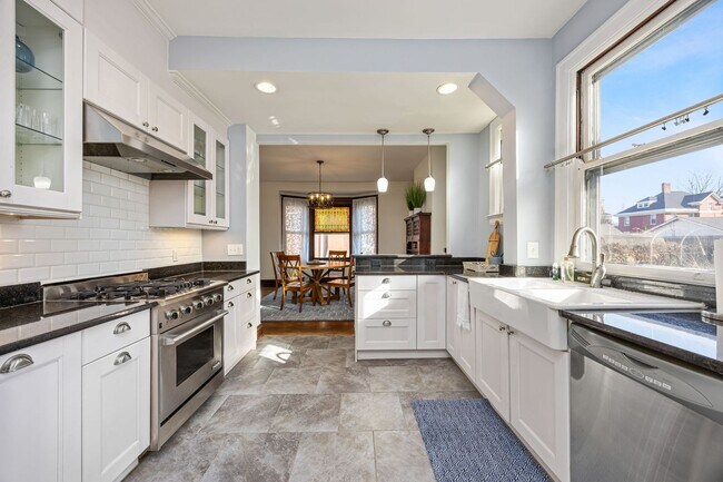 Building Photo - Serenity Living