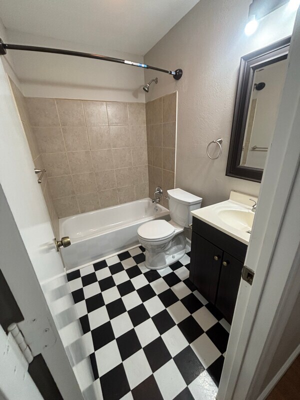 Building Photo - Room in Duplex on Middle St