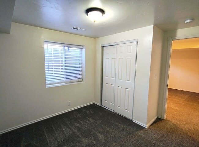 Building Photo - Updated 4 Bd 3 Ba Home in Sandy