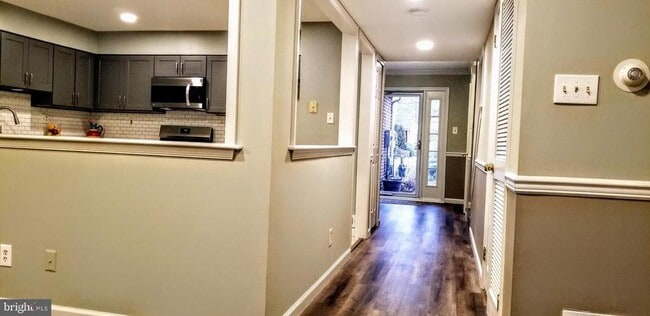 Building Photo - 305 Berkshire Way