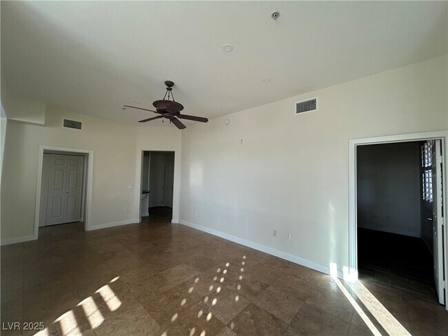 Building Photo - 67 E Agate Ave