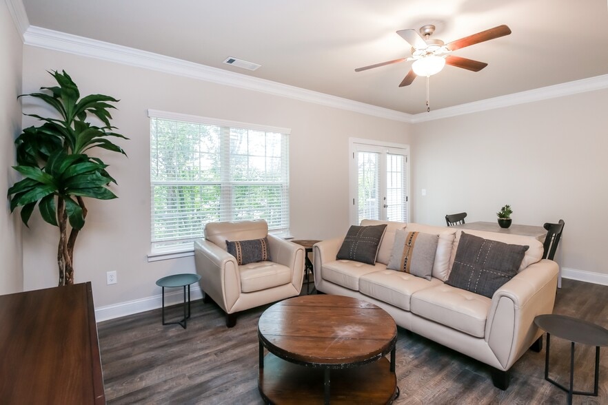 Building Photo - 211 Riley Cir