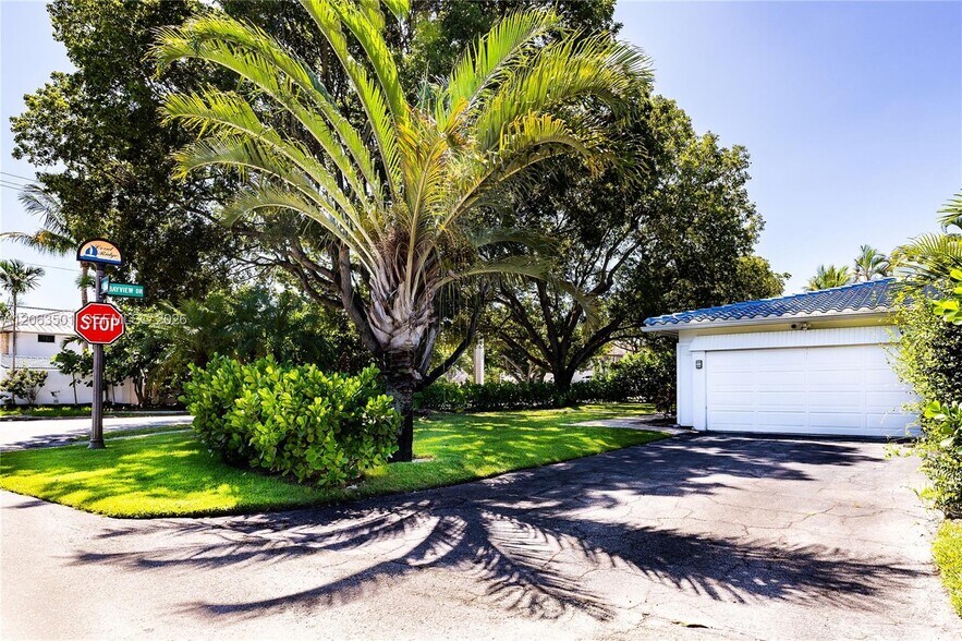 Building Photo - 1519 Bayview Dr