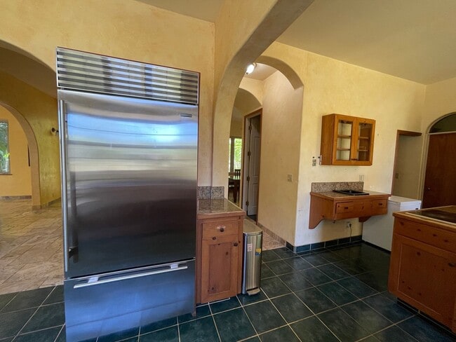 Building Photo - Spacious 4-Bedroom Retreat in Haiku with S...