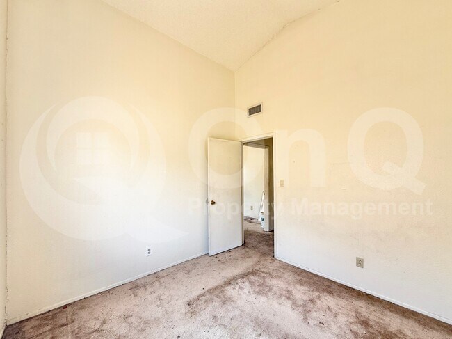 Building Photo - 2329 E Folley St