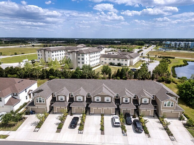 Building Photo - Stunning 3 Bed Townhouse for Rent in Lakewood Ranch! Spacious, Modern, and Move-In Ready!
