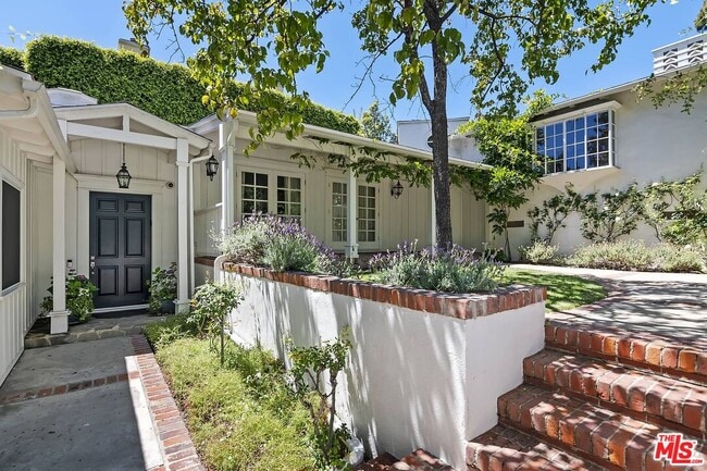 Building Photo - 111 S Glenroy Ave