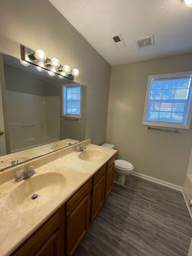 Building Photo - Charming ranch-style 2 Bedroom 1 Bath home in Pineville offering comfortable single-level living.