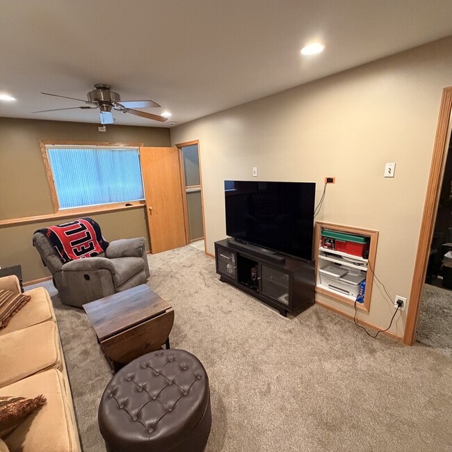 Building Photo - 9205 Orchard Cir