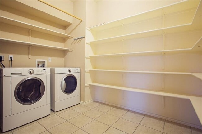 Building Photo - 11012 Los Comancheros Rd