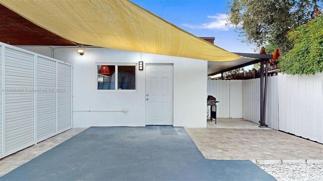 Building Photo - 6760 SW 19th St