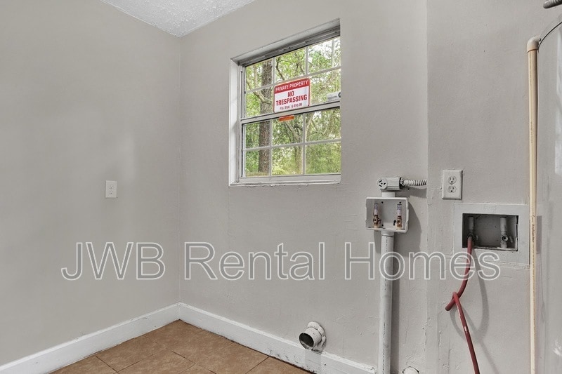 Building Photo - 9613 Priory Ave