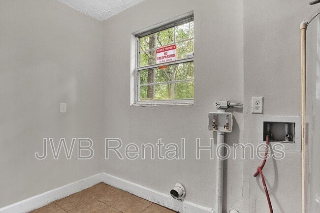 Building Photo - 9613 Priory Ave