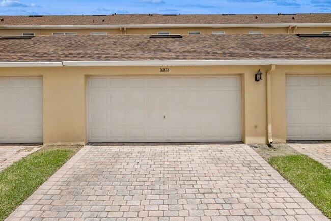 Building Photo - 16076 Old Ash Loop