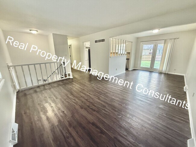 Building Photo - Beautifully Updated Split-Level 3 Bedroom Home in Blue Springs