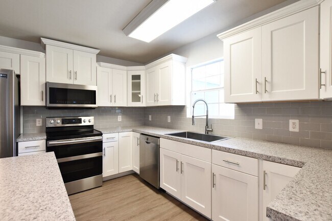 Building Photo - 9892 SW 95th Pl