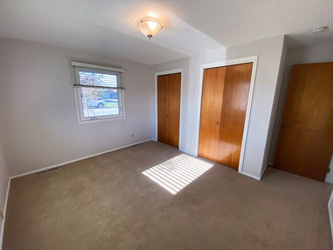 Building Photo - 117 S 19th Ave