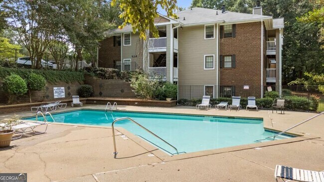 Building Photo - 611 Barrington Hills Dr