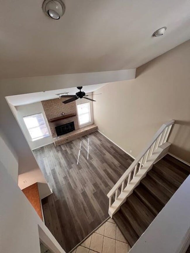 Building Photo - Northwest Condo / 2 bedrooms / 2 car garage / Backs beautiful Greenbelt