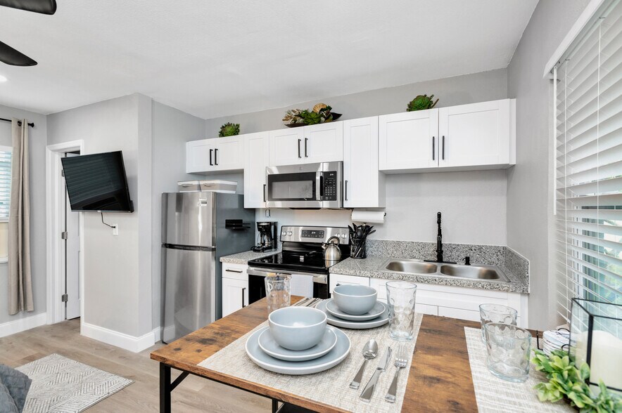 Building Photo - 401 S Mars Ave