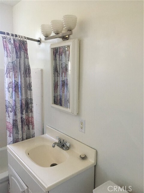 Building Photo - 680 W 18th St