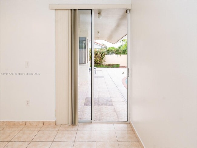 Building Photo - 10815 SW 145th Pl