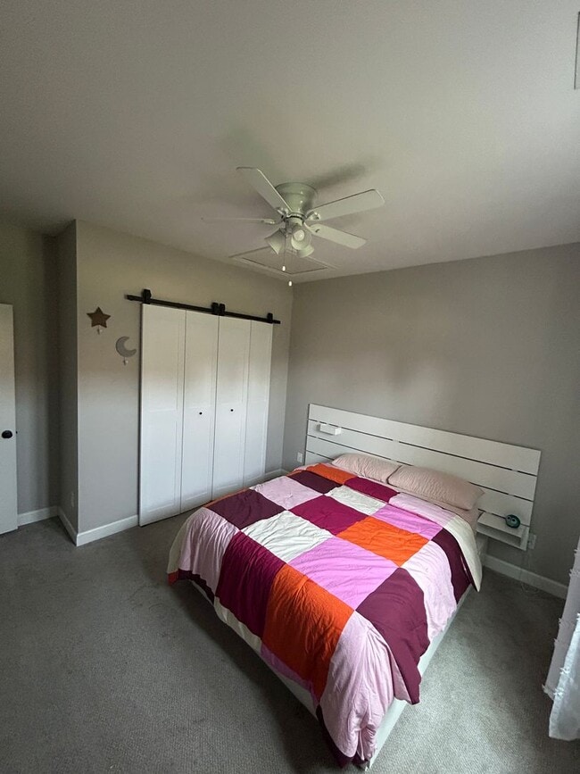 Building Photo - 4 BD/2 BA in Pine Meadows - 1/2 acre fence...