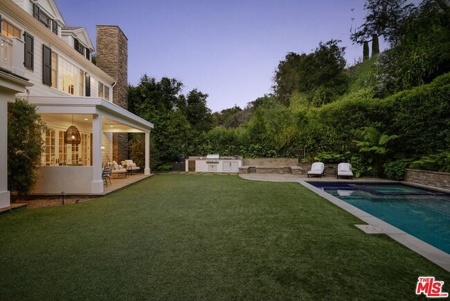 Building Photo - 2435 Mandeville Canyon Rd